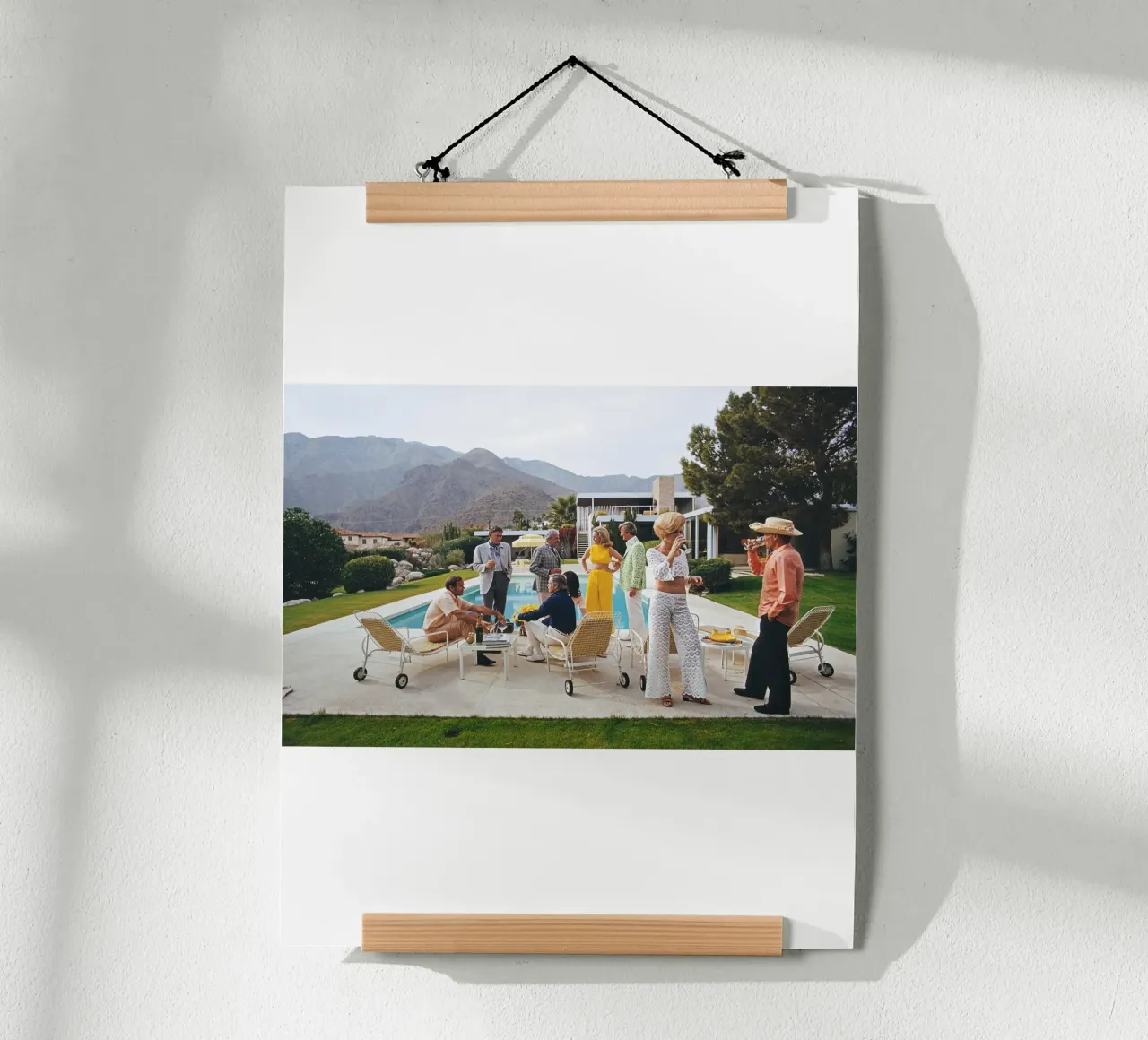 fascino a bordo piscina poster con telaio in alluminio da DuncanBennett shop