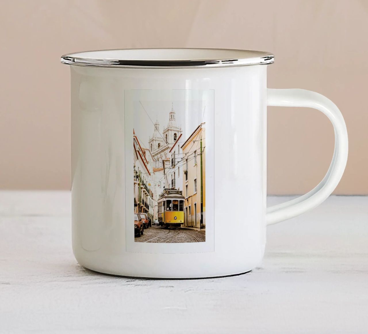 Lisbon Tram tazza in smalto da METROPOLIS