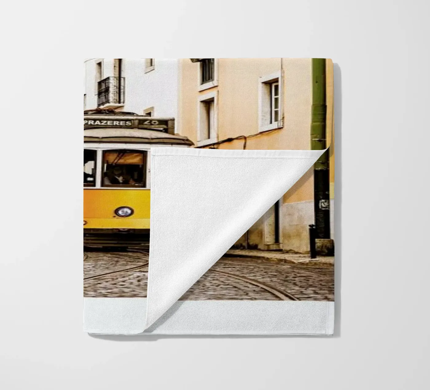 Lisbon Tram telo mare da METROPOLIS