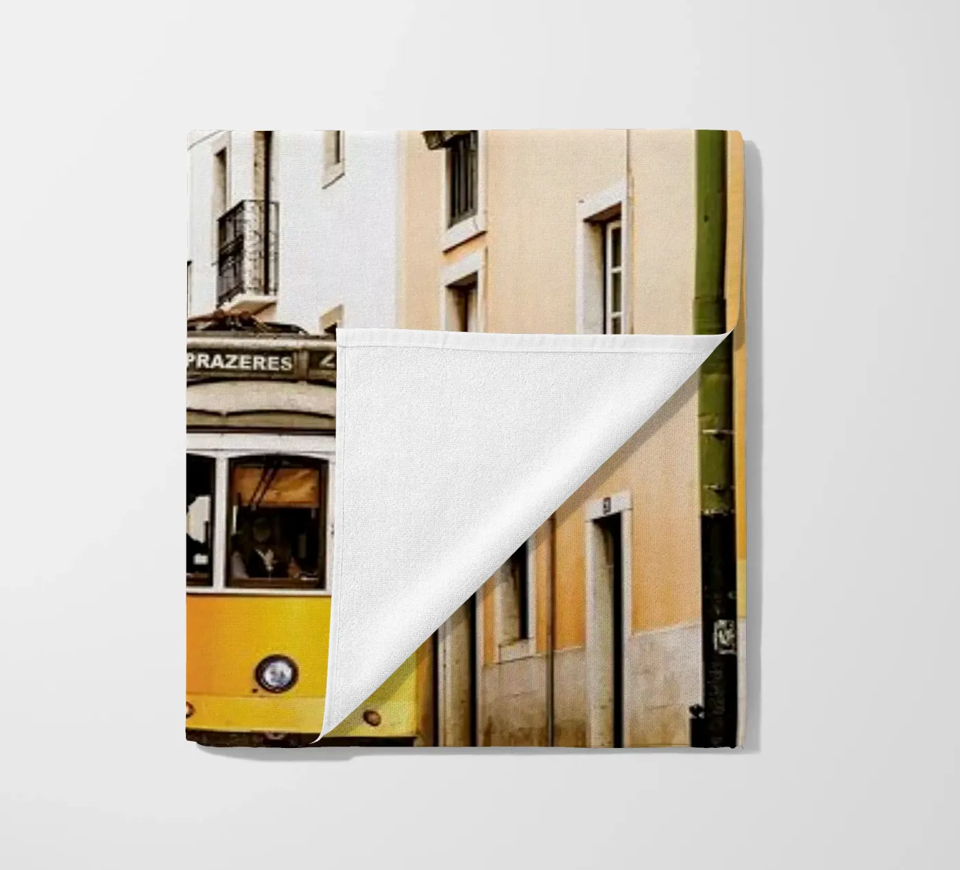 Lisbon Tram telo mare da METROPOLIS