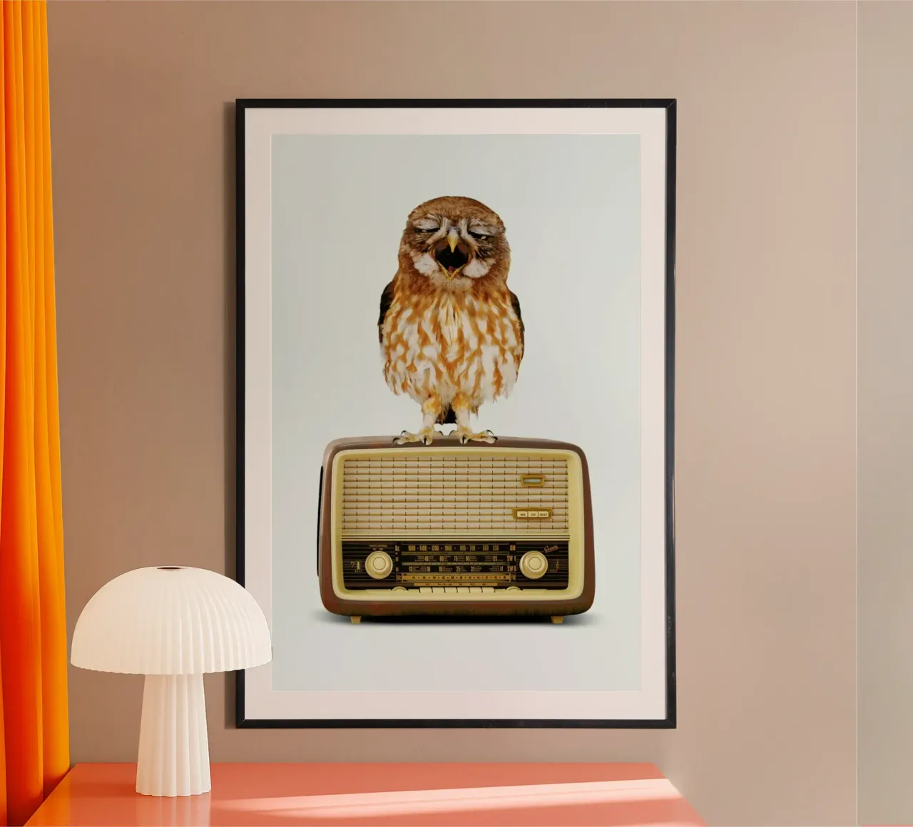 Singing Owl 2 0 poster con telaio in legno da Jonas Loose