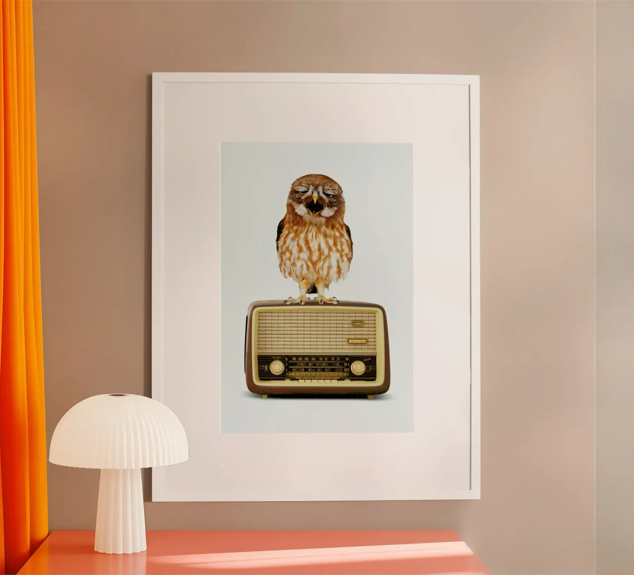 Singing Owl 2 0 poster con telaio in legno da Jonas Loose