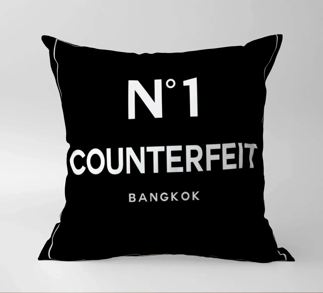 Counterfeit cuscino da 121 Creatives