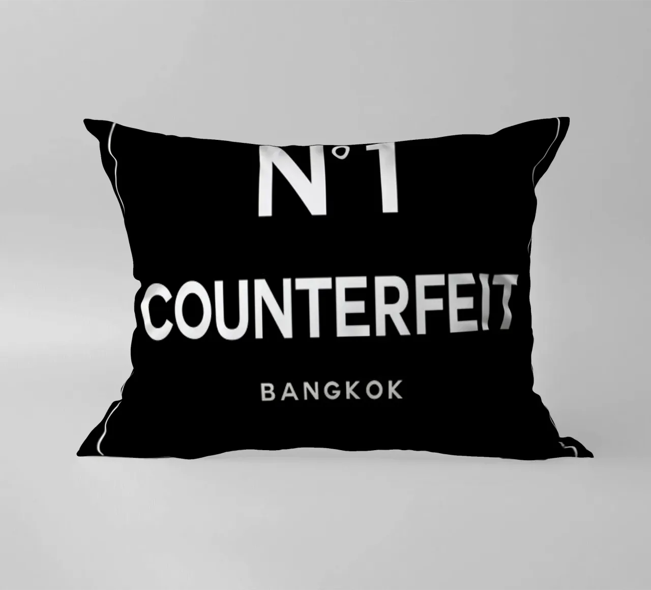 Counterfeit cuscino da 121 Creatives