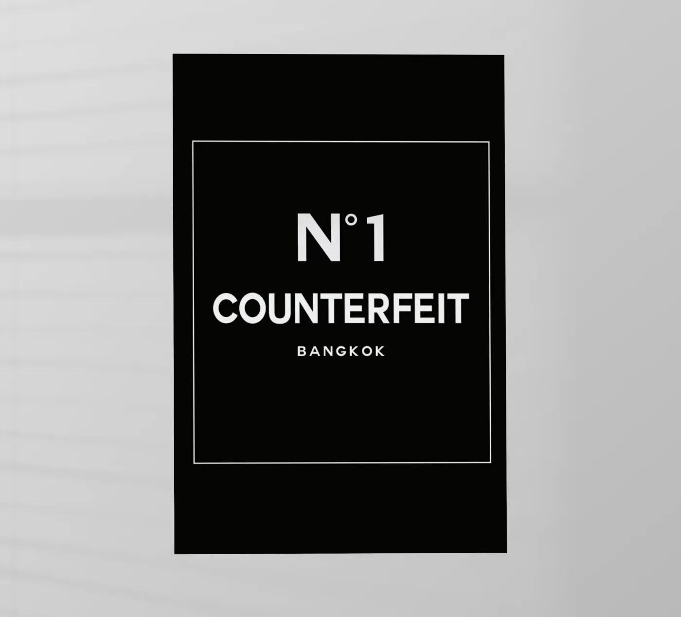 Counterfeit pellicola backlit da 121 Creatives