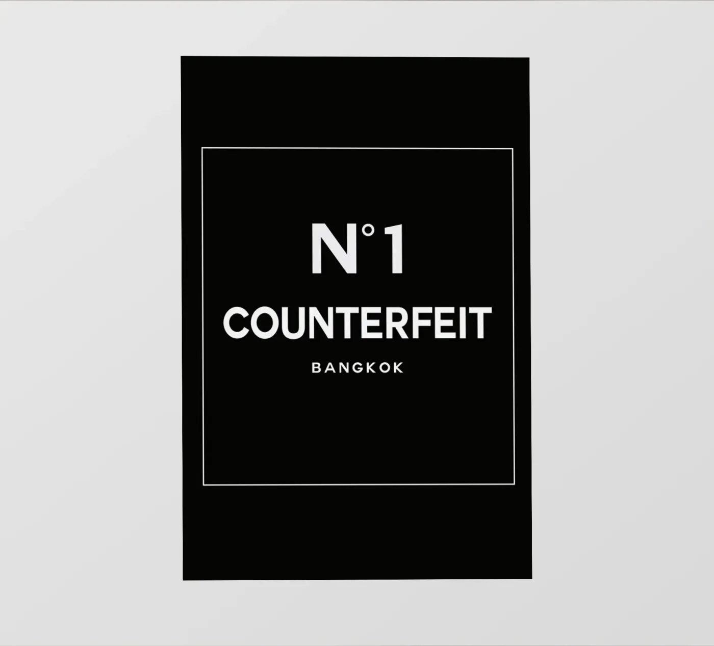 Counterfeit pellicola backlit da 121 Creatives