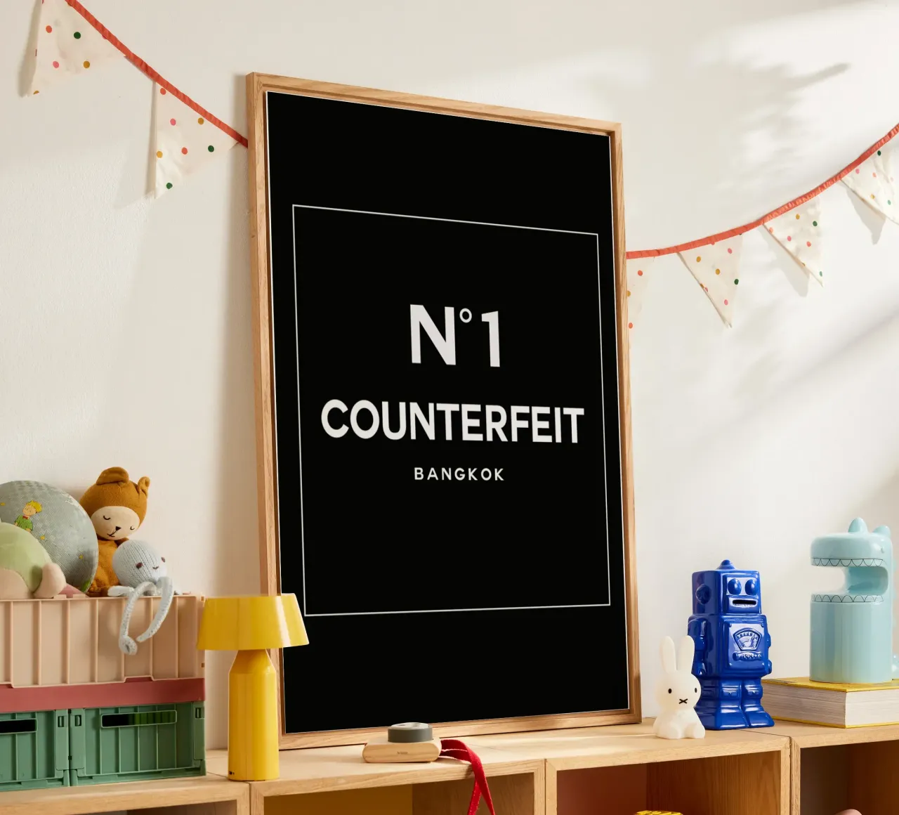 Counterfeit plexiglass da 121 Creatives