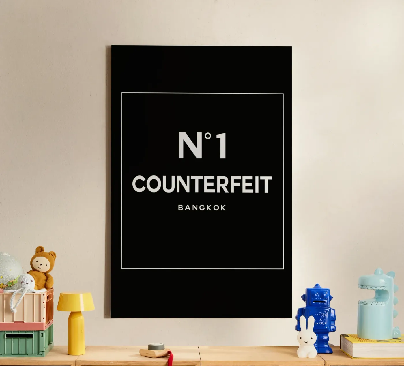Counterfeit tela da 121 Creatives