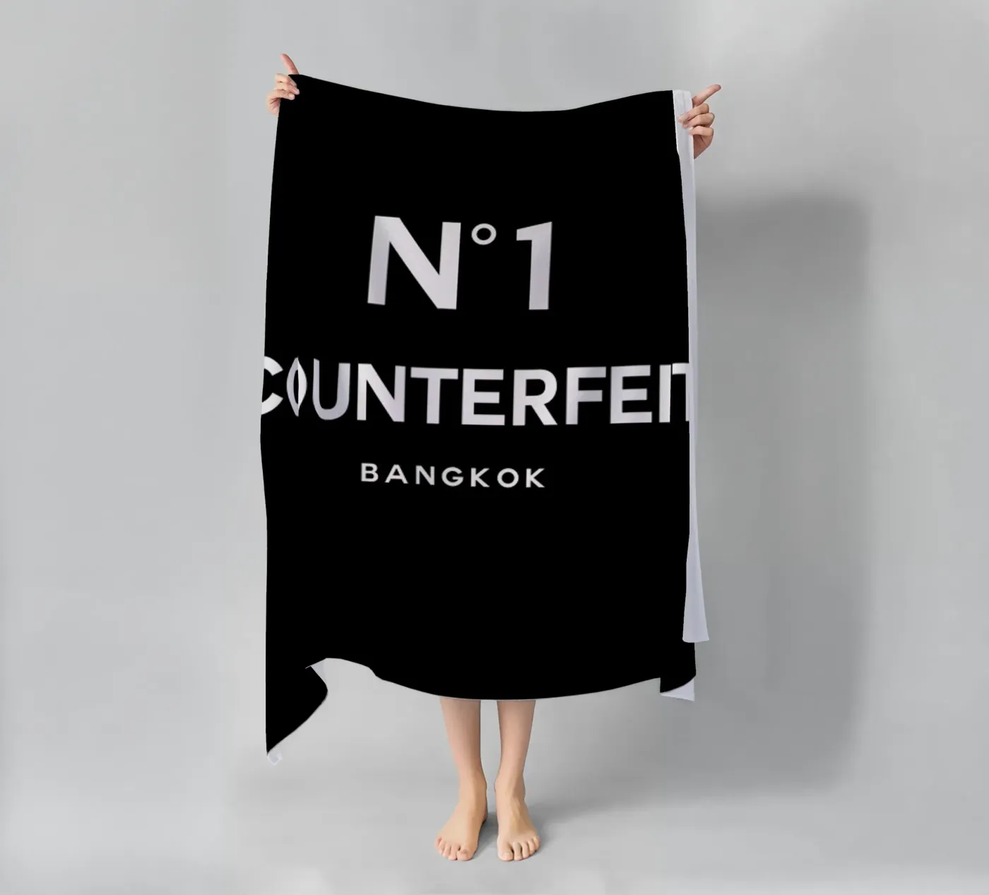 Counterfeit telo mare da 121 Creatives