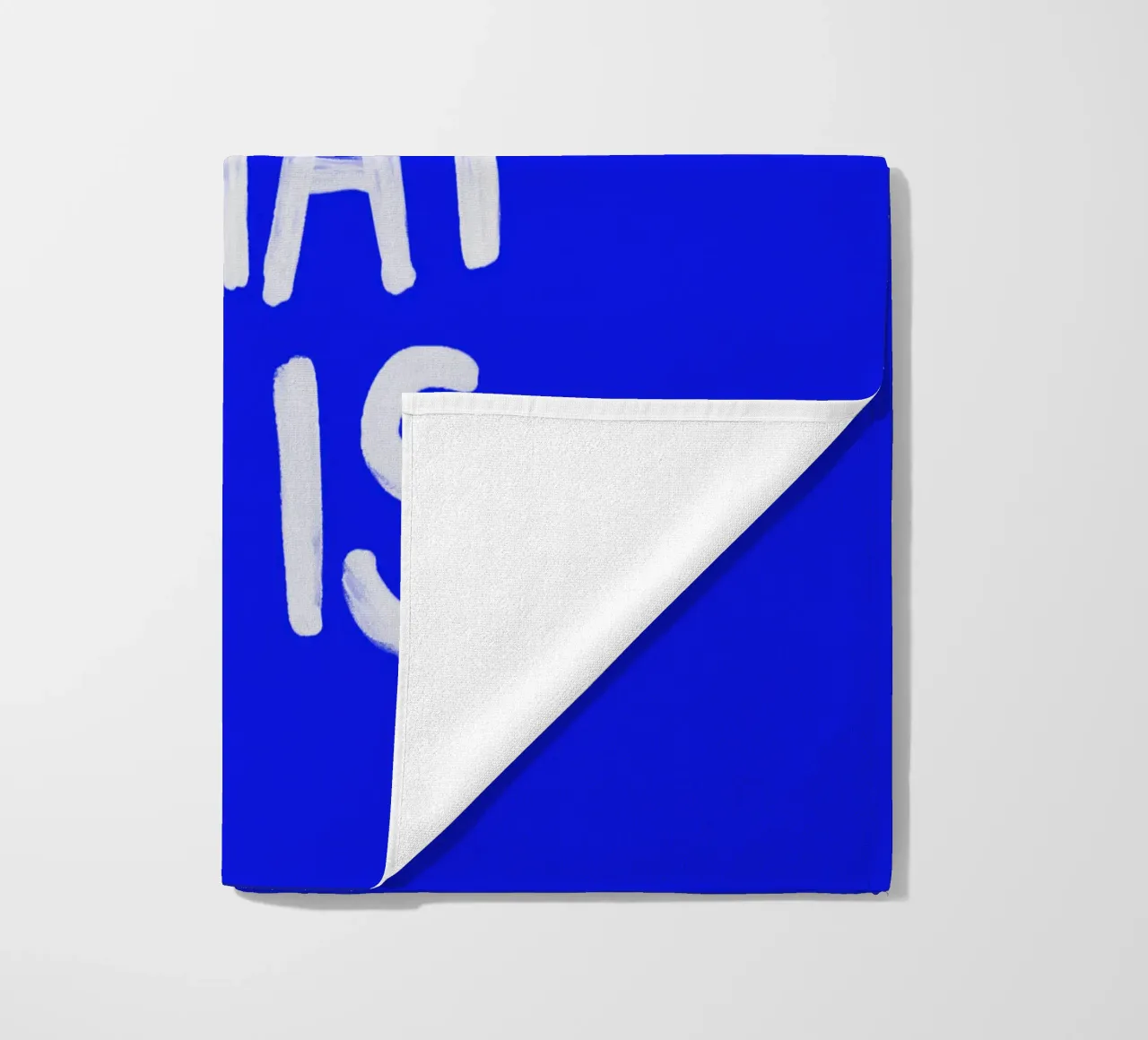 It Is What It Is - Stampa tipografica in blu e bianco telo mare da THE MOTIVATED TYPE