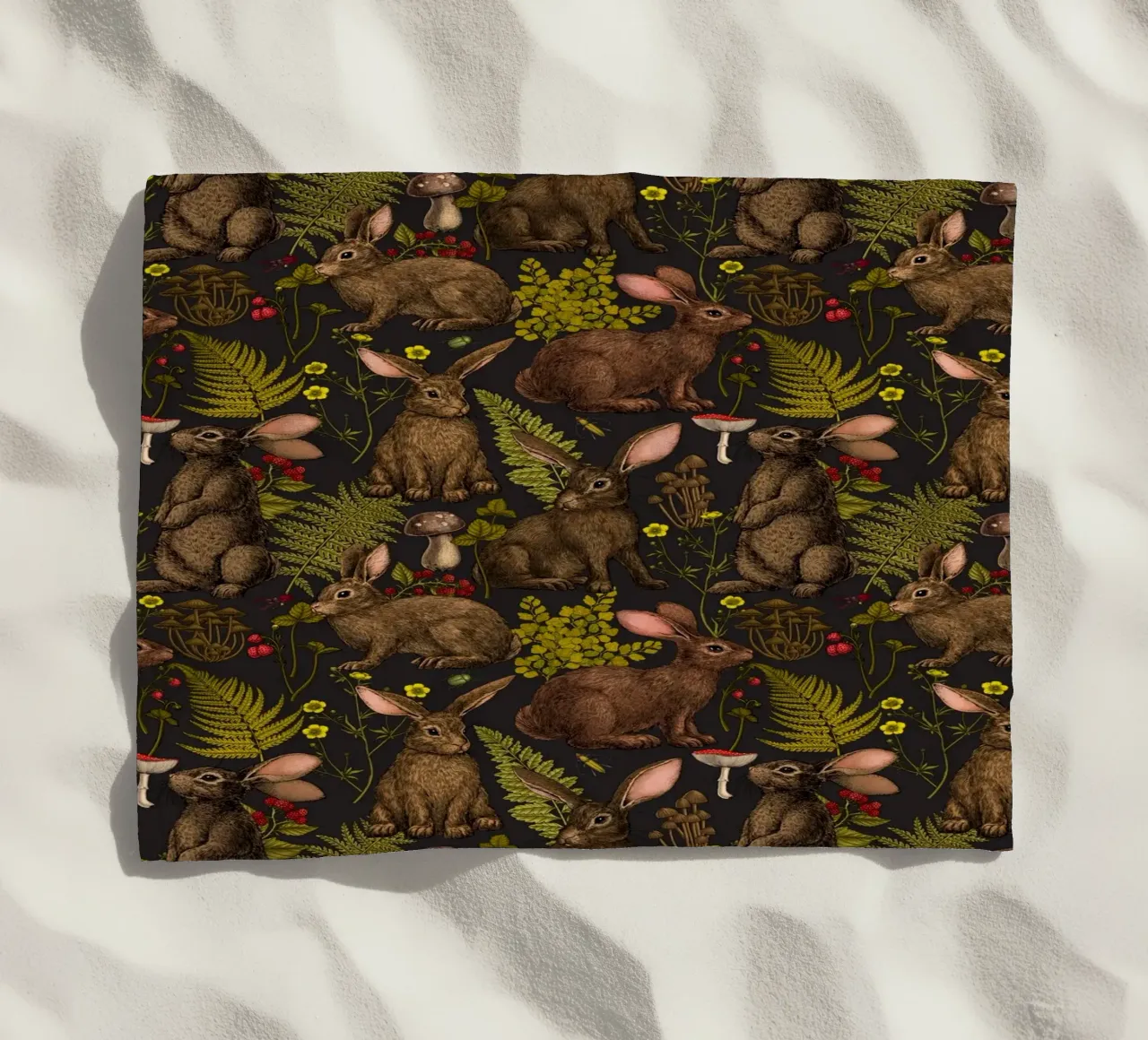 Conigli e flora boschiva telo mare da Painted Nature