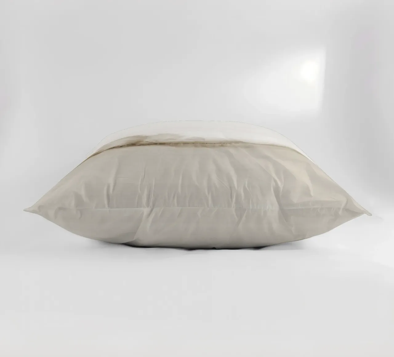 Campi astratti ad acquerello nei toni del beige cuscino da NouveauPrints