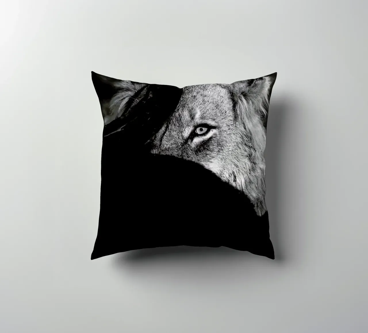 Staring Lion cuscino da Natural Kingdom