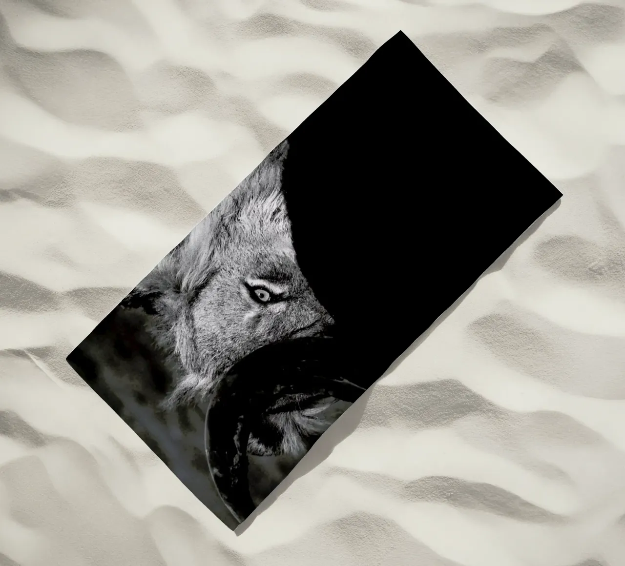 Staring Lion strandhanddoek van Natural Kingdom