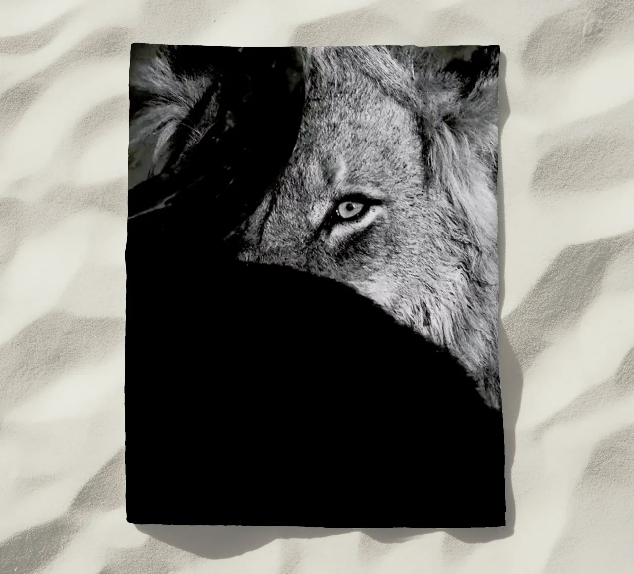 Staring Lion strandhanddoek van Natural Kingdom