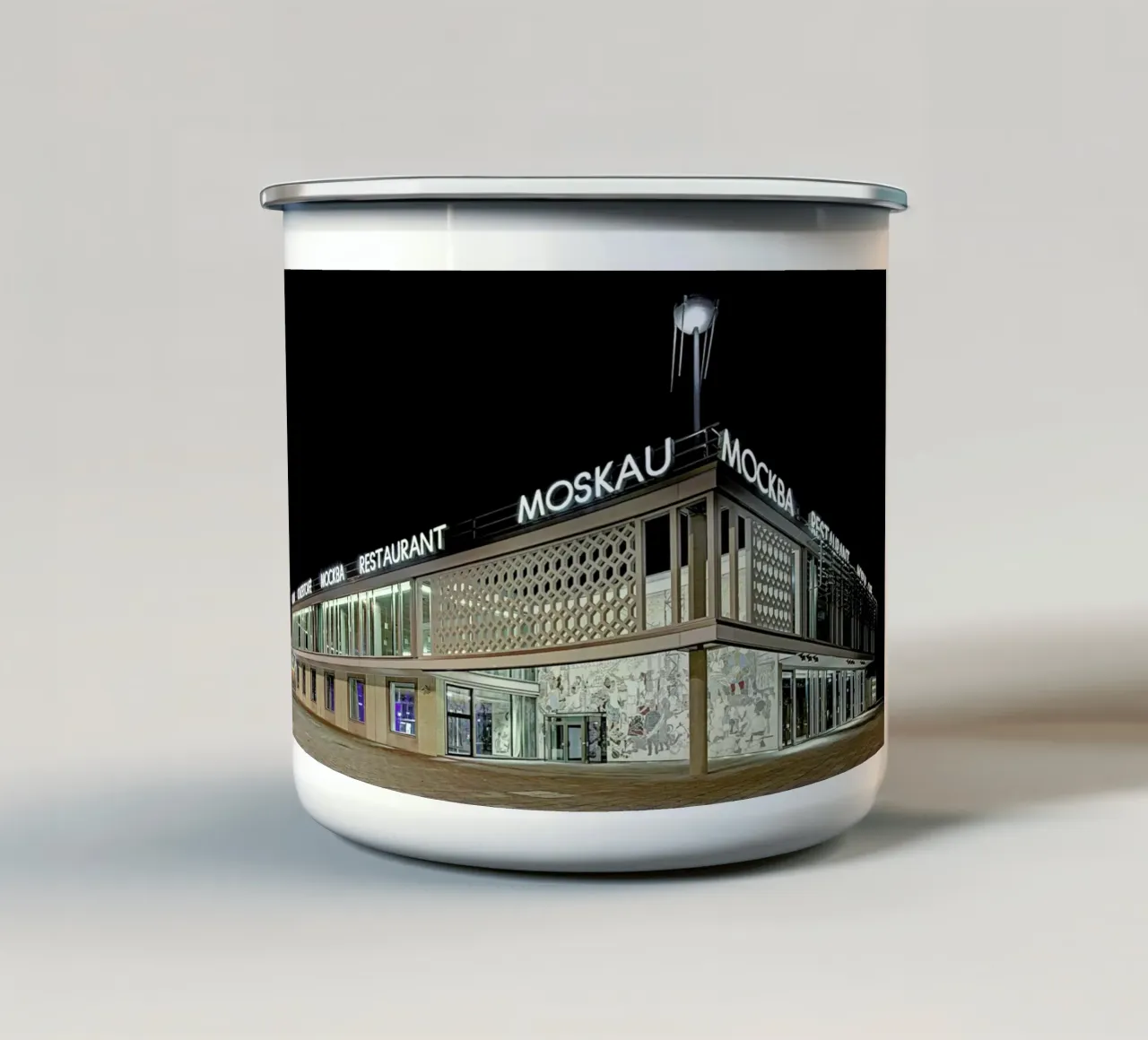 Cafe Moskau No. 1 tazza in smalto da Michael Belhadi