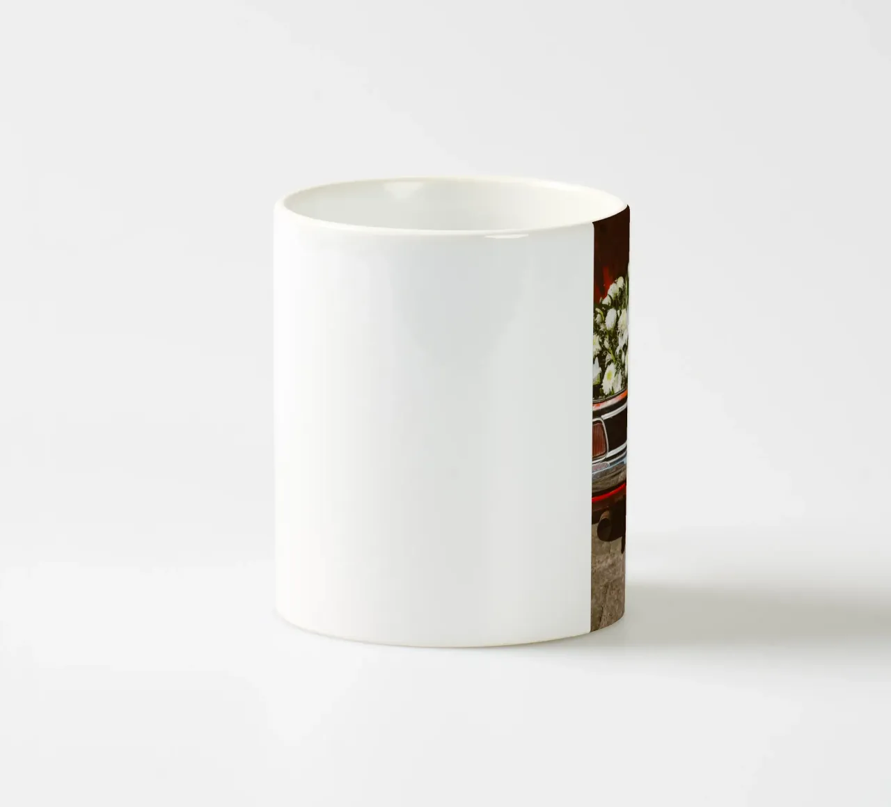Trunk Full of Flowers tazza in ceramica da Chris Abatzis