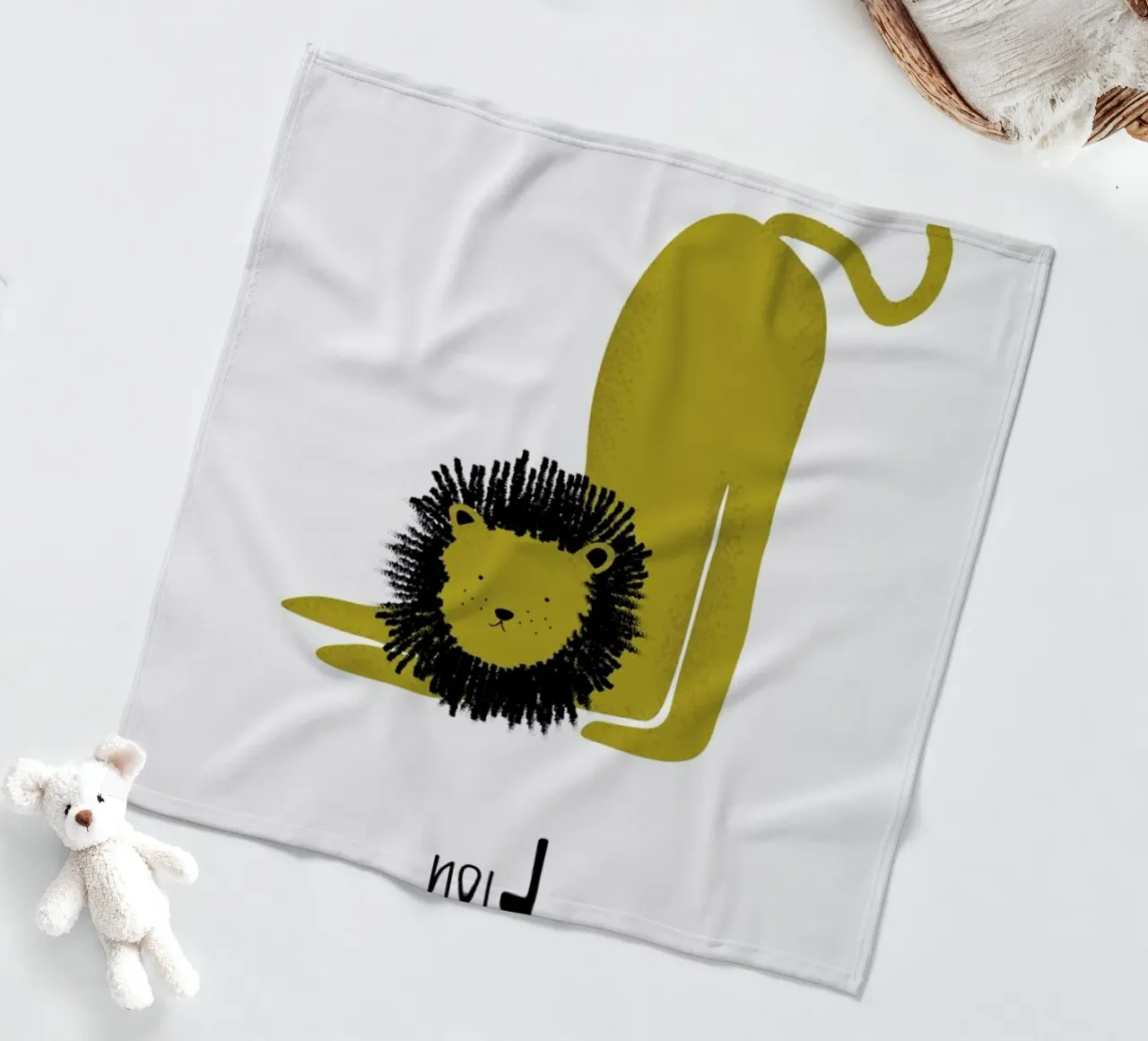 L for Lion coperta in pile da Little Flourishes
