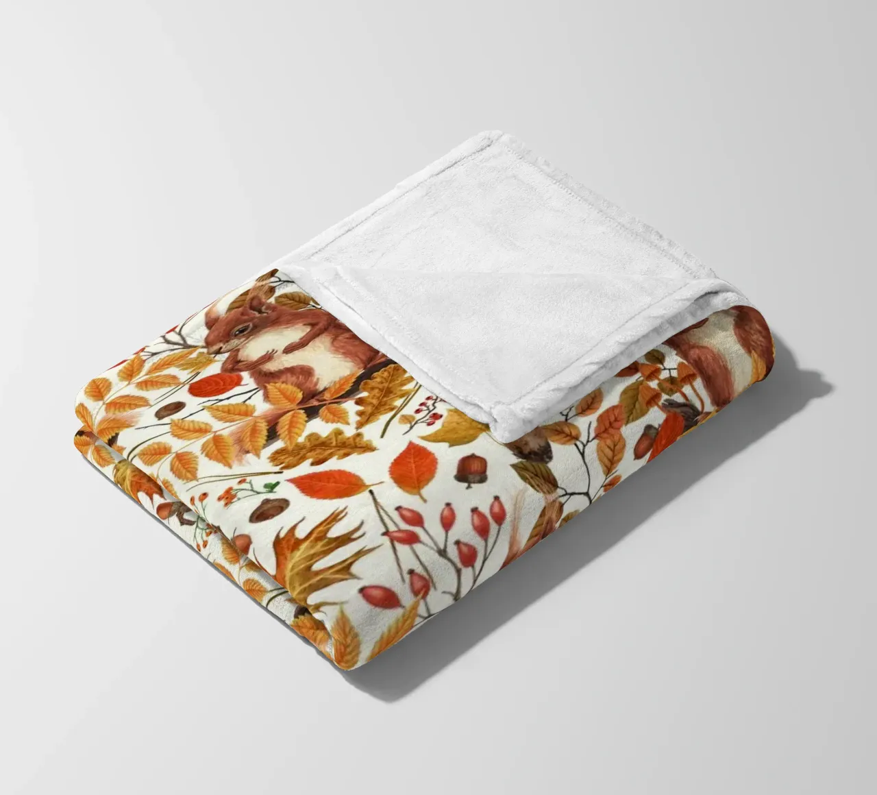 Écureuils d'automne et flore automnale sur fond blanc cassé plaid polaire de Painted Nature