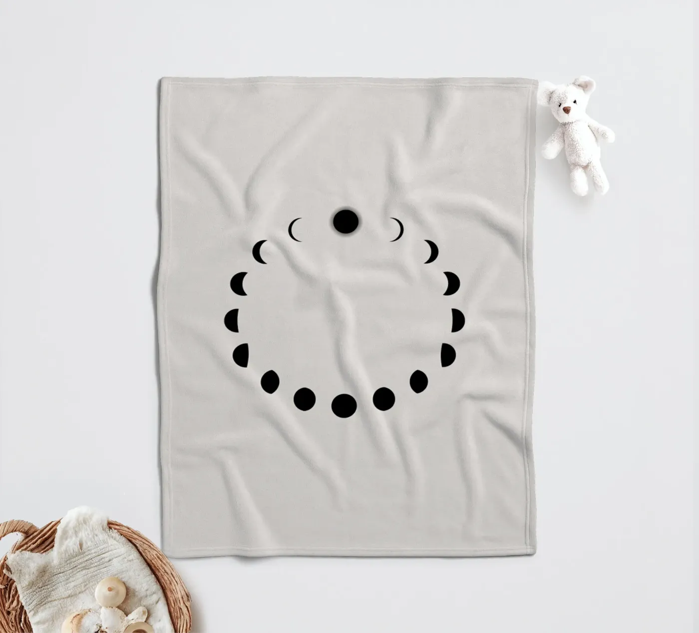 Lunar Cycle coperta in pile da daylight design studio