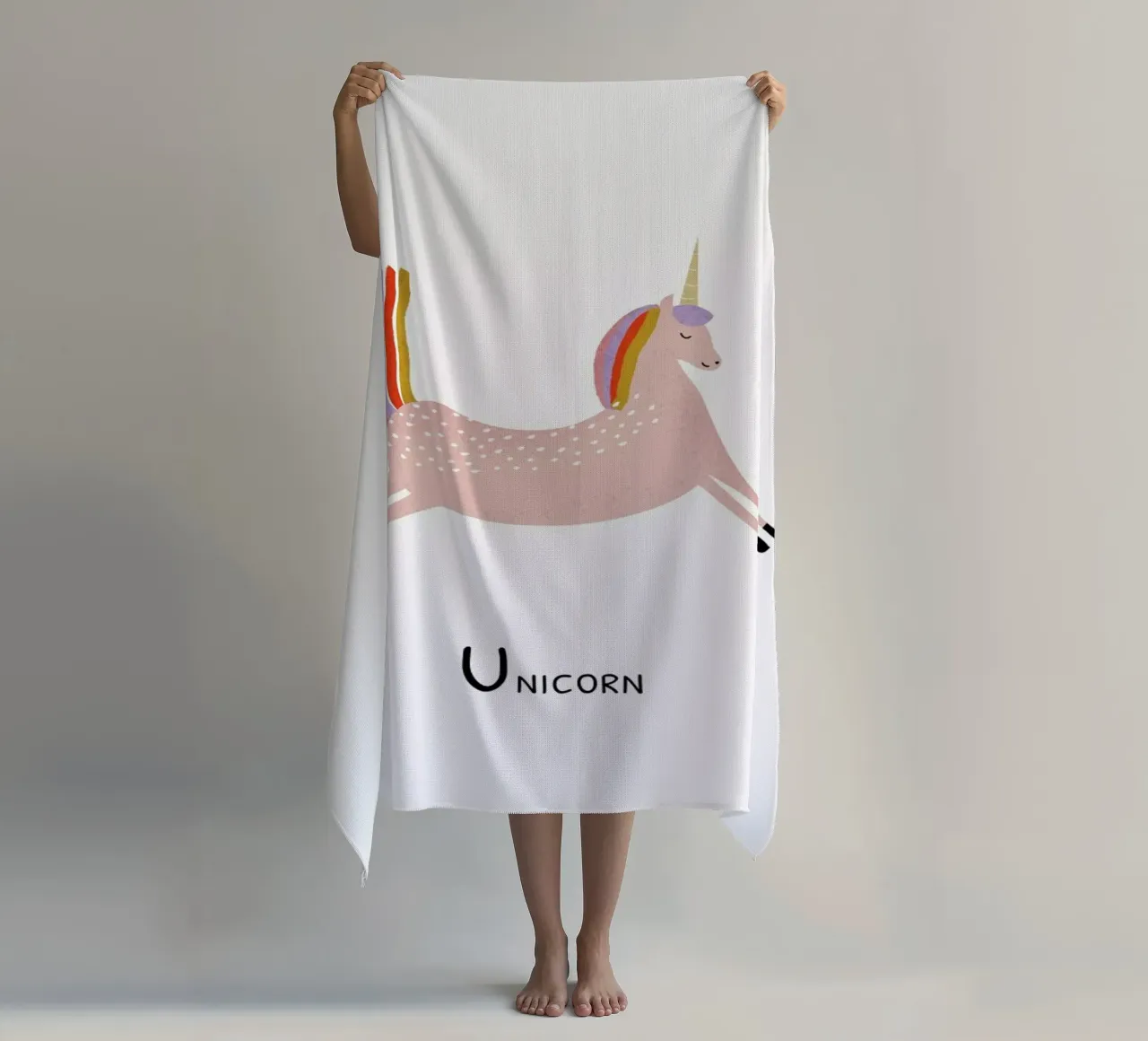 U for Unicorn toalla de playa de Little Flourishes