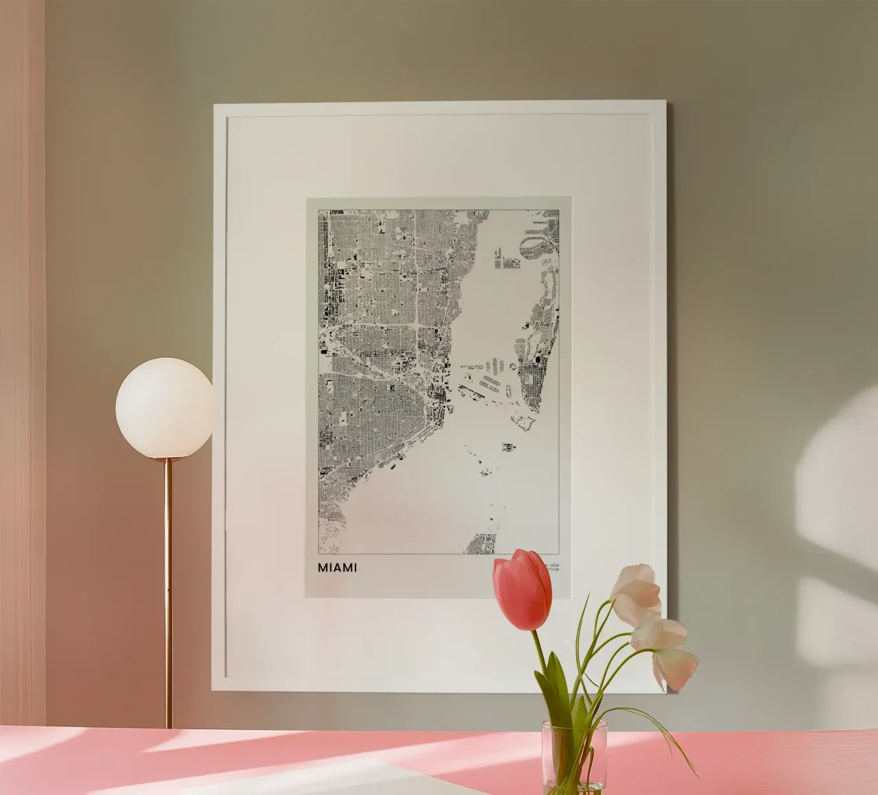 Miami poster con telaio in legno da The Cartography Collection