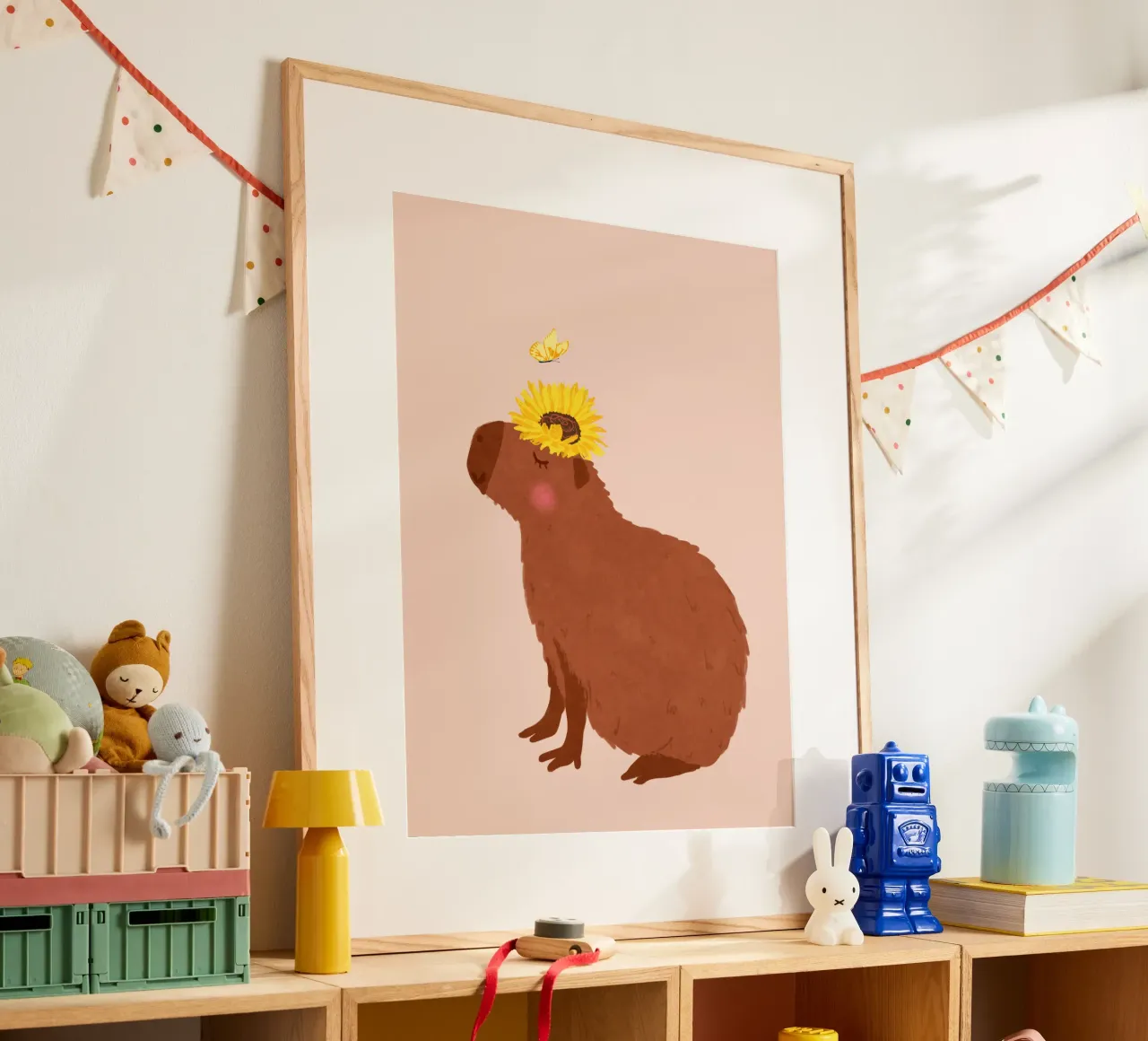 Capibara con girasole poster con telaio in legno da Illustration Raissa Oltmanns