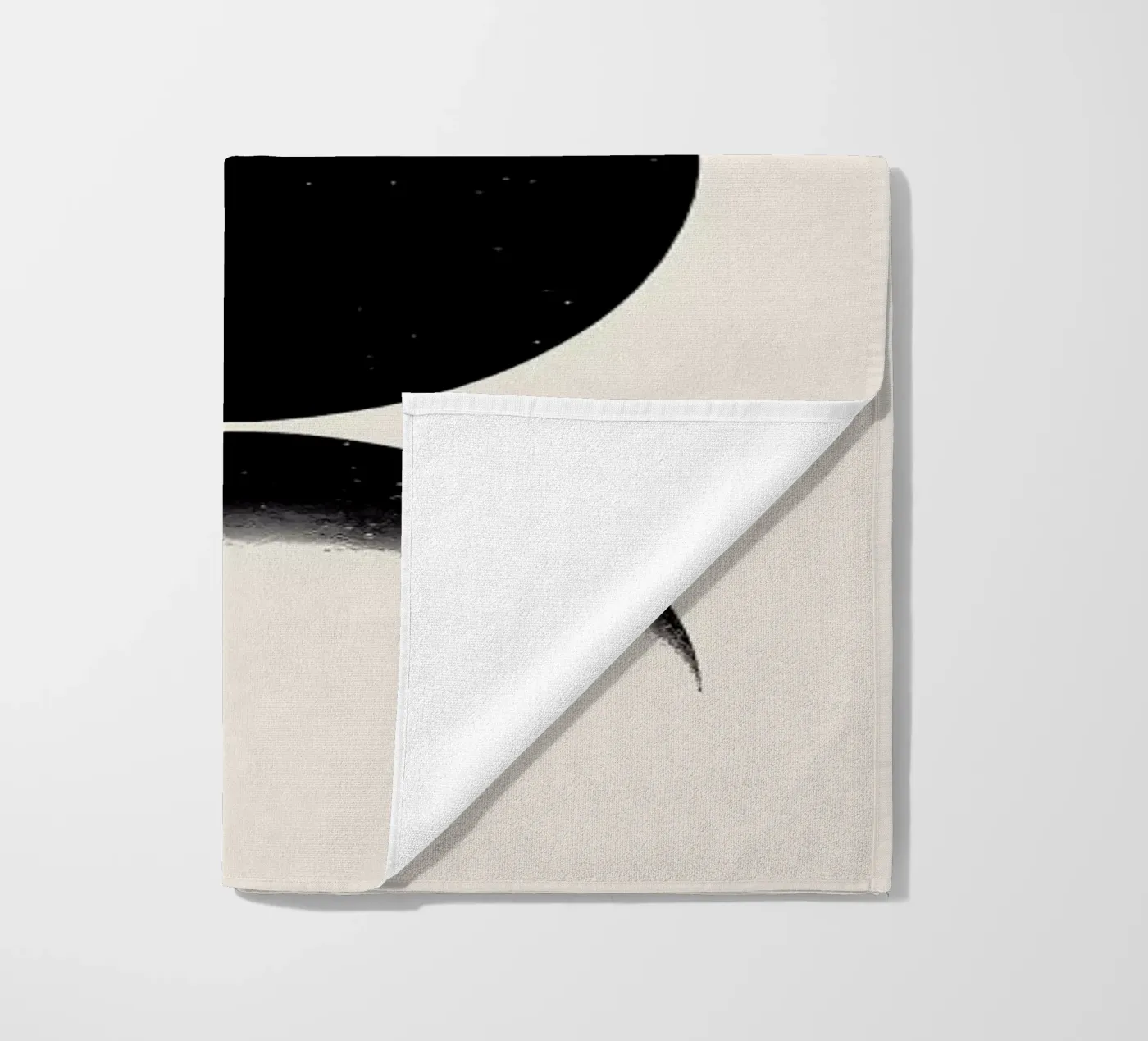 Monochrome Moon telo mare da daylight design studio