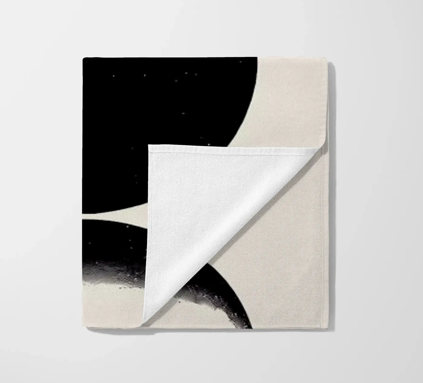 Monochrome Moon telo mare da daylight design studio
