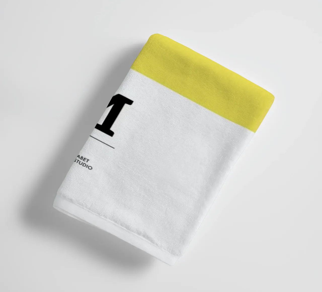 „The Food Alphabet“ - M like Milk asciugamano da bagno da BLAEK Design Studio