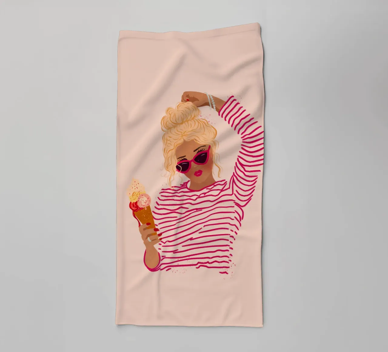 Ragazza a righe con gelato asciugamano da bagno da Illustration Raissa Oltmanns