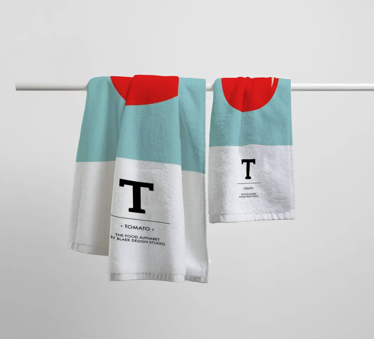„The Food Alphabet“ - T like Tomato asciugamano da bagno da BLAEK Design Studio