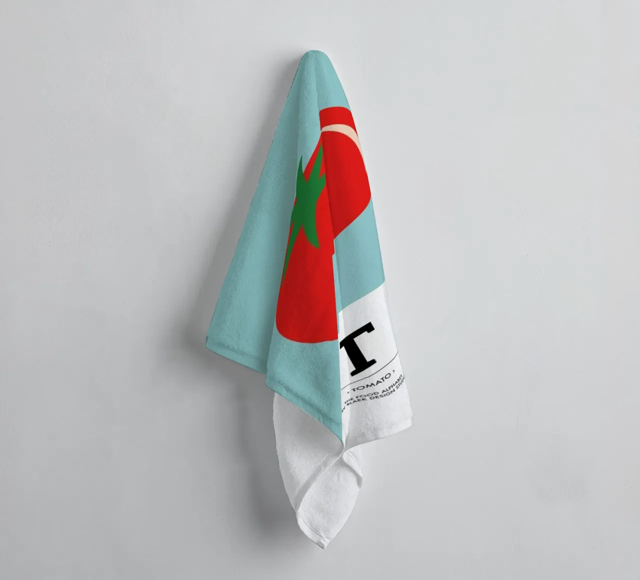 „The Food Alphabet“ - T like Tomato asciugamano da bagno da BLAEK Design Studio