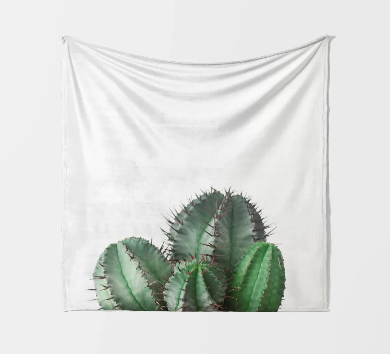 Barile di latte africano coperta in pile da Cassia Beck Photography
