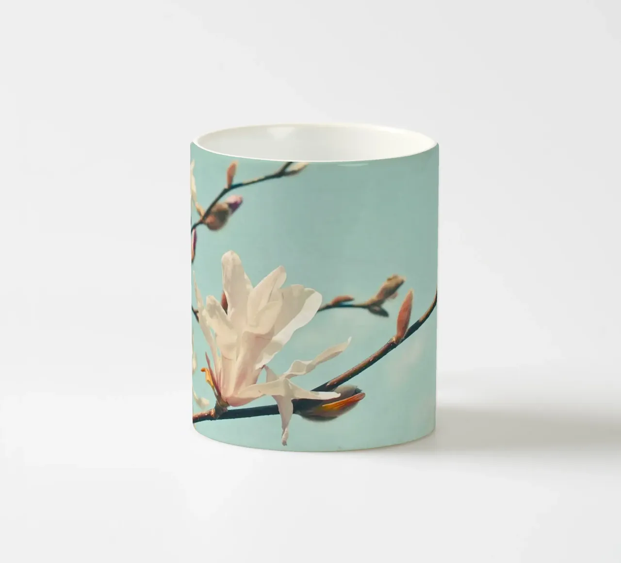 Petali di carta tazza in ceramica da Cassia Beck Photography