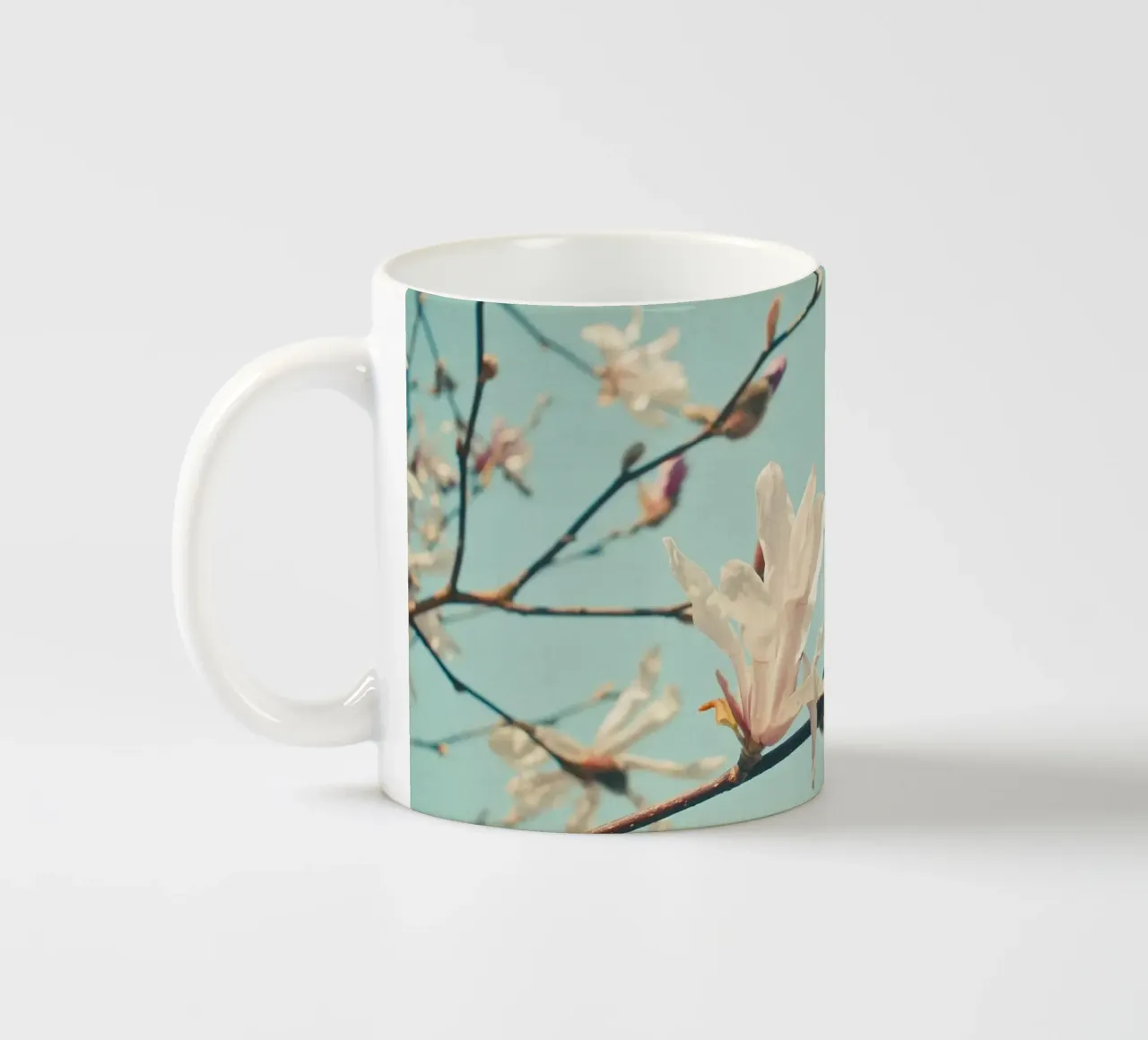Petali di carta tazza in ceramica da Cassia Beck Photography