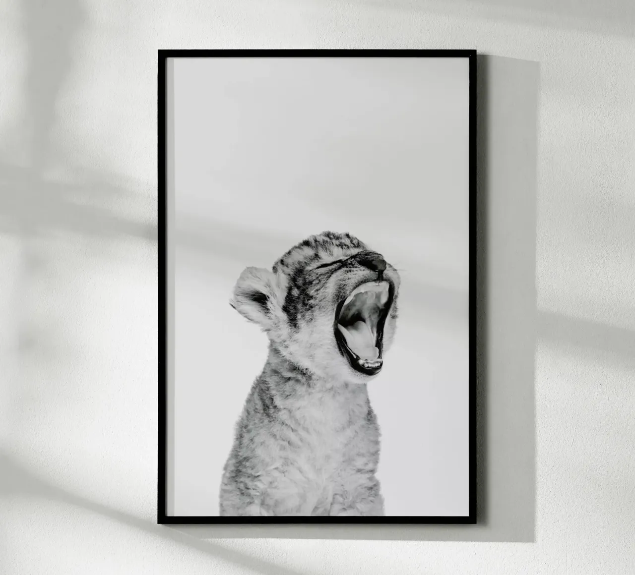 Sleepy Leopard Classic poster con telaio in legno da Paws & Claws