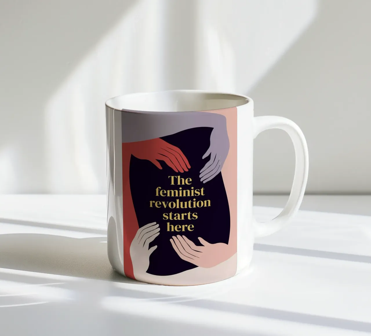 The Feminist Revolution Starts Here II tazza in ceramica da Les Glorieuses x JUNIQE