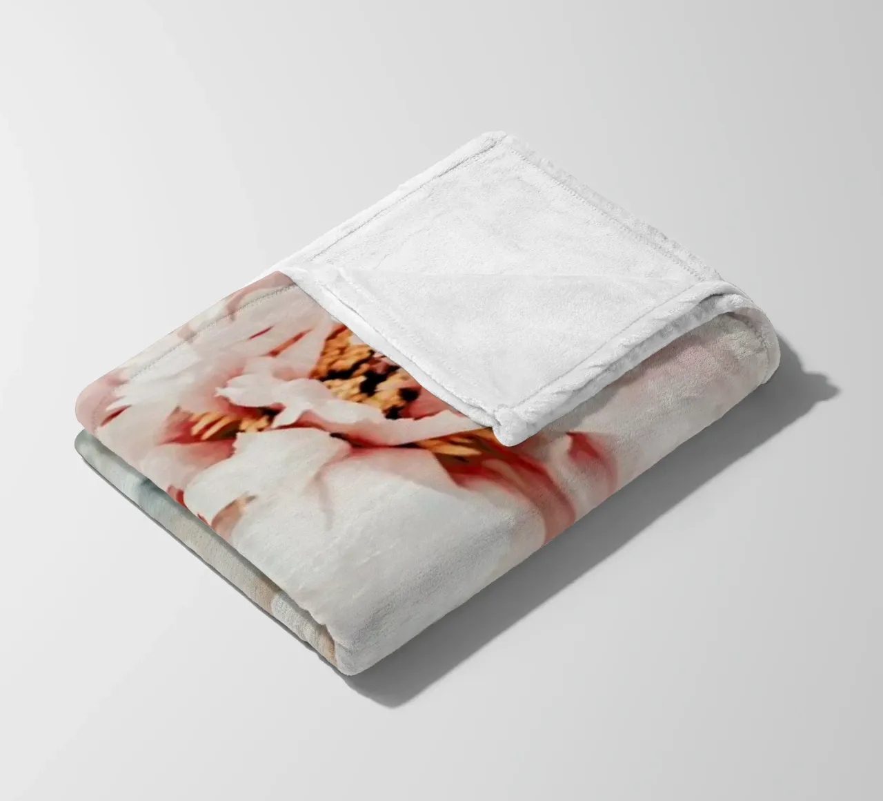 Peonies In A Vase coperta in pile da Ingrid Beddoes