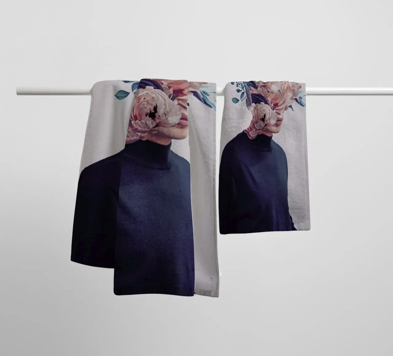 Waited for a Hundred Winters to Meet You asciugamano da bagno da Frank Moth