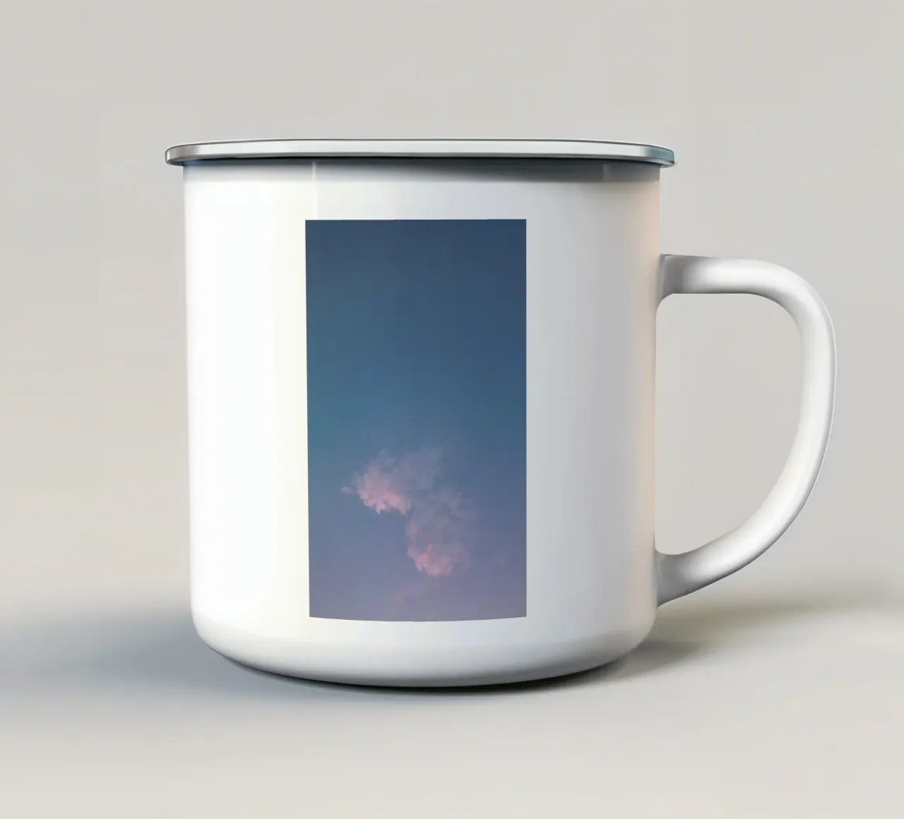 Dreamy Skies II tazza in smalto da Sebastian Hilgetag