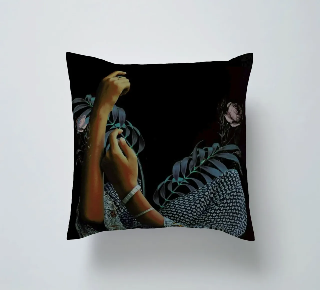 Seconds Before Dawn cuscino da Frank Moth