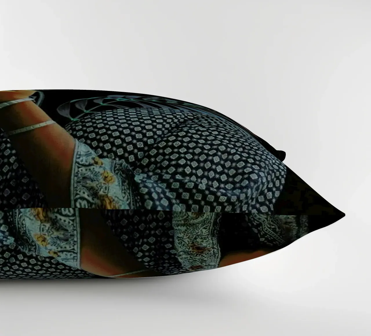 Seconds Before Dawn cuscino da Frank Moth