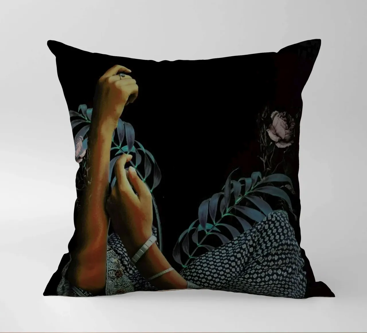 Seconds Before Dawn cuscino da Frank Moth