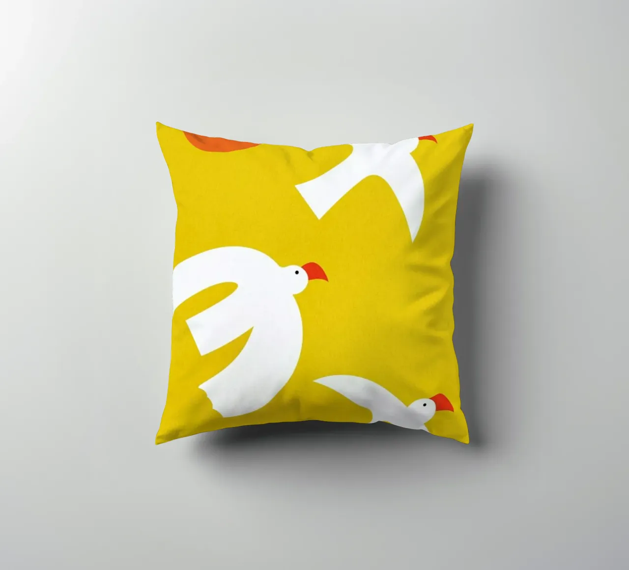 Flying Doves cuscino da Little Flourishes