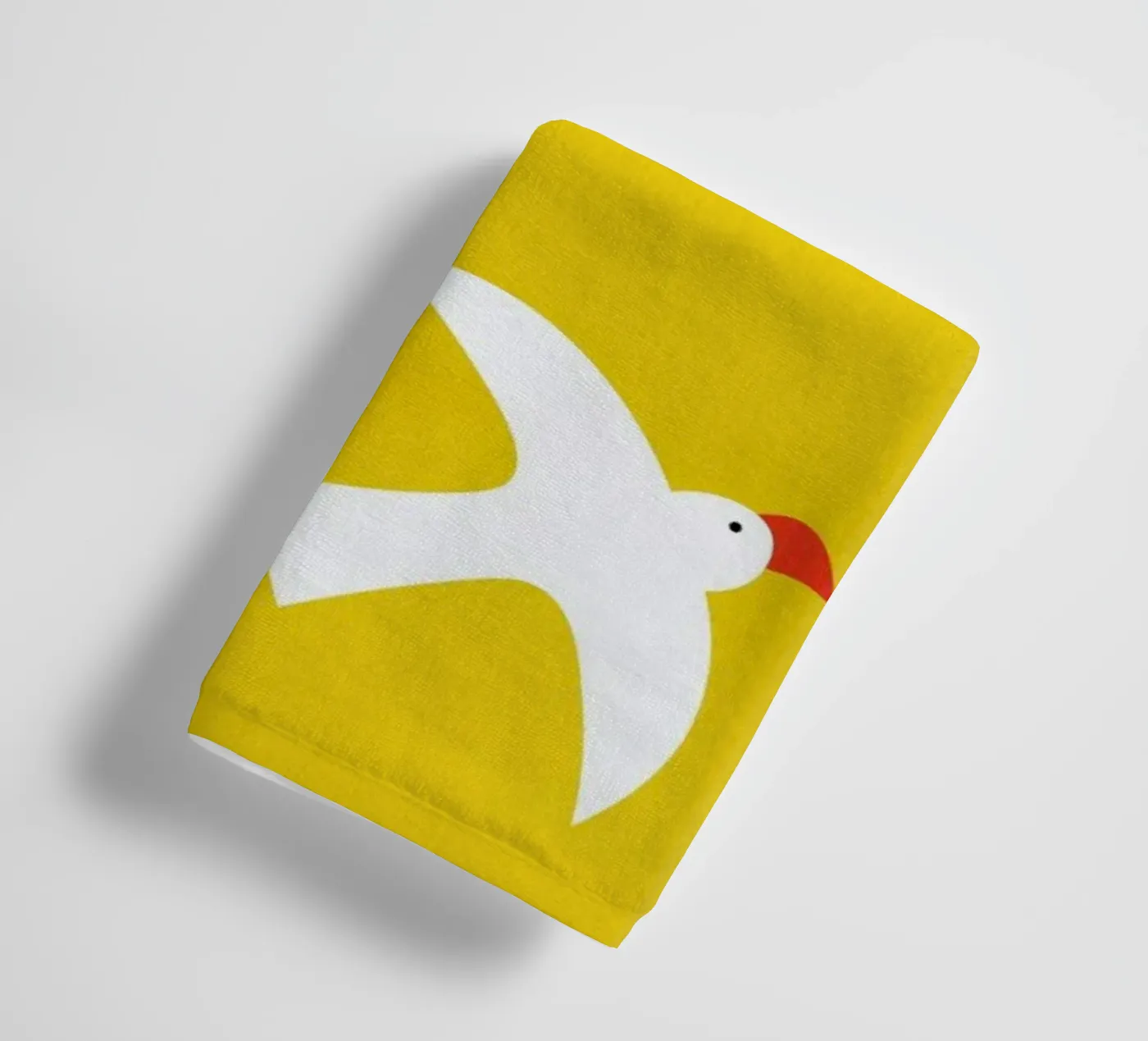 Flying Doves badhanddoek van Little Flourishes