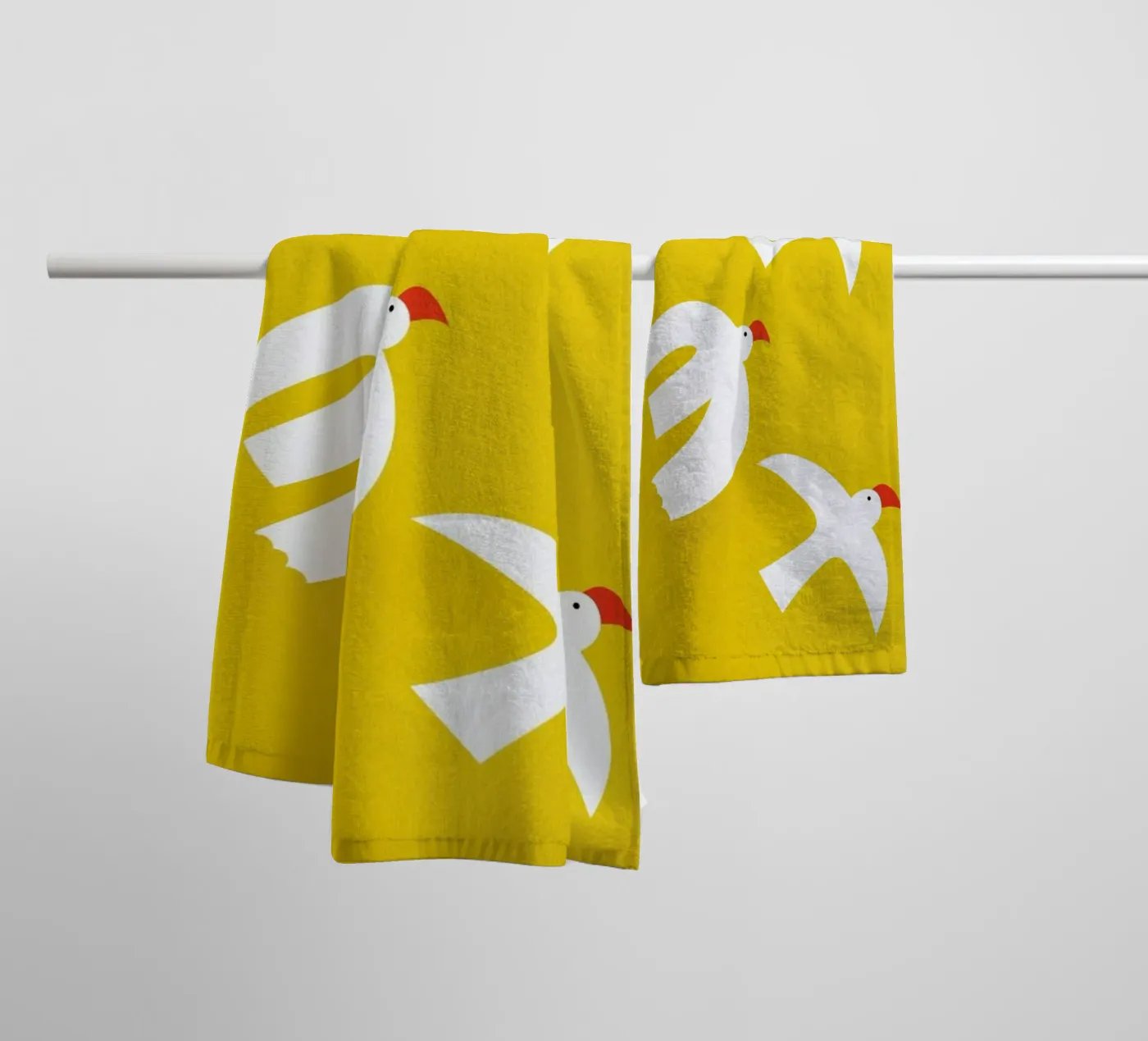 Flying Doves badhanddoek van Little Flourishes