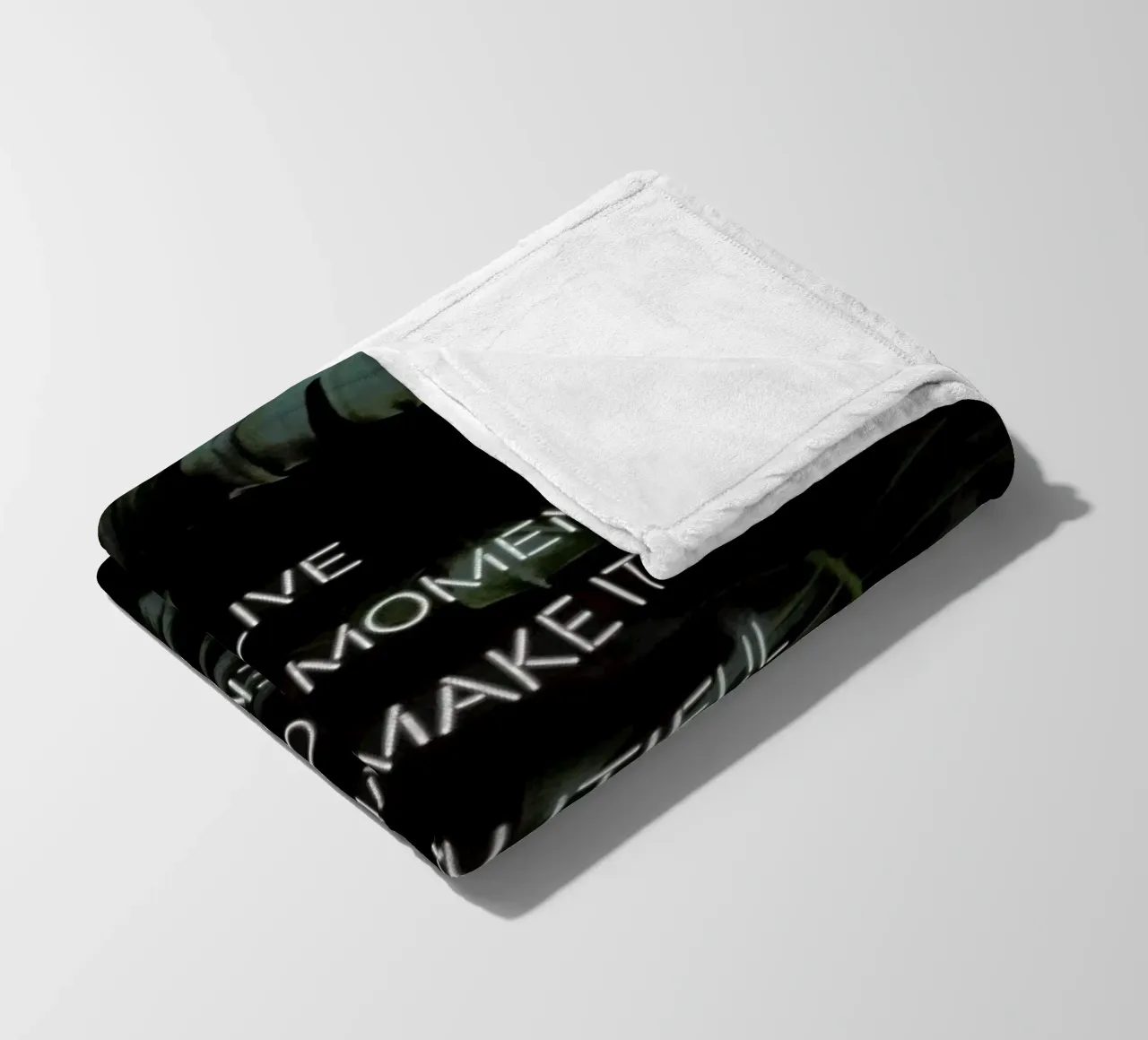 Live in the Moment coperta in pile da Oh Darling