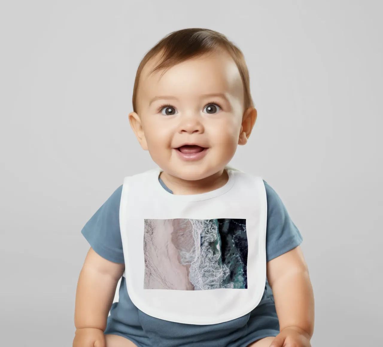 Crashing Waves bavaglino da Ingrid Beddoes