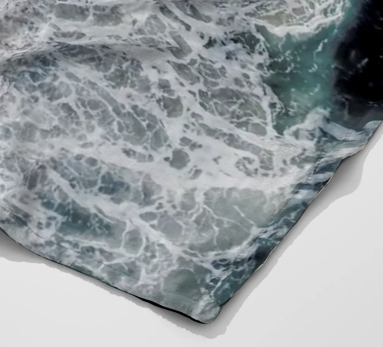 Crashing Waves coperta in pile da Ingrid Beddoes